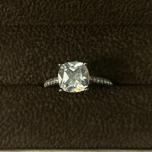 Sterling silver and White Topaz cushion cut gemstone ring Jared’s size 5 💍 - Picture 4 of 7